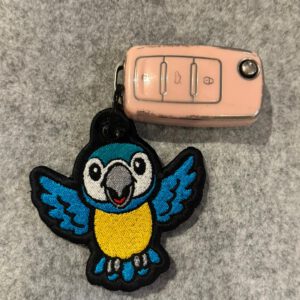 Geborduurde Blauwgele Papegaaien Sleutelhanger
