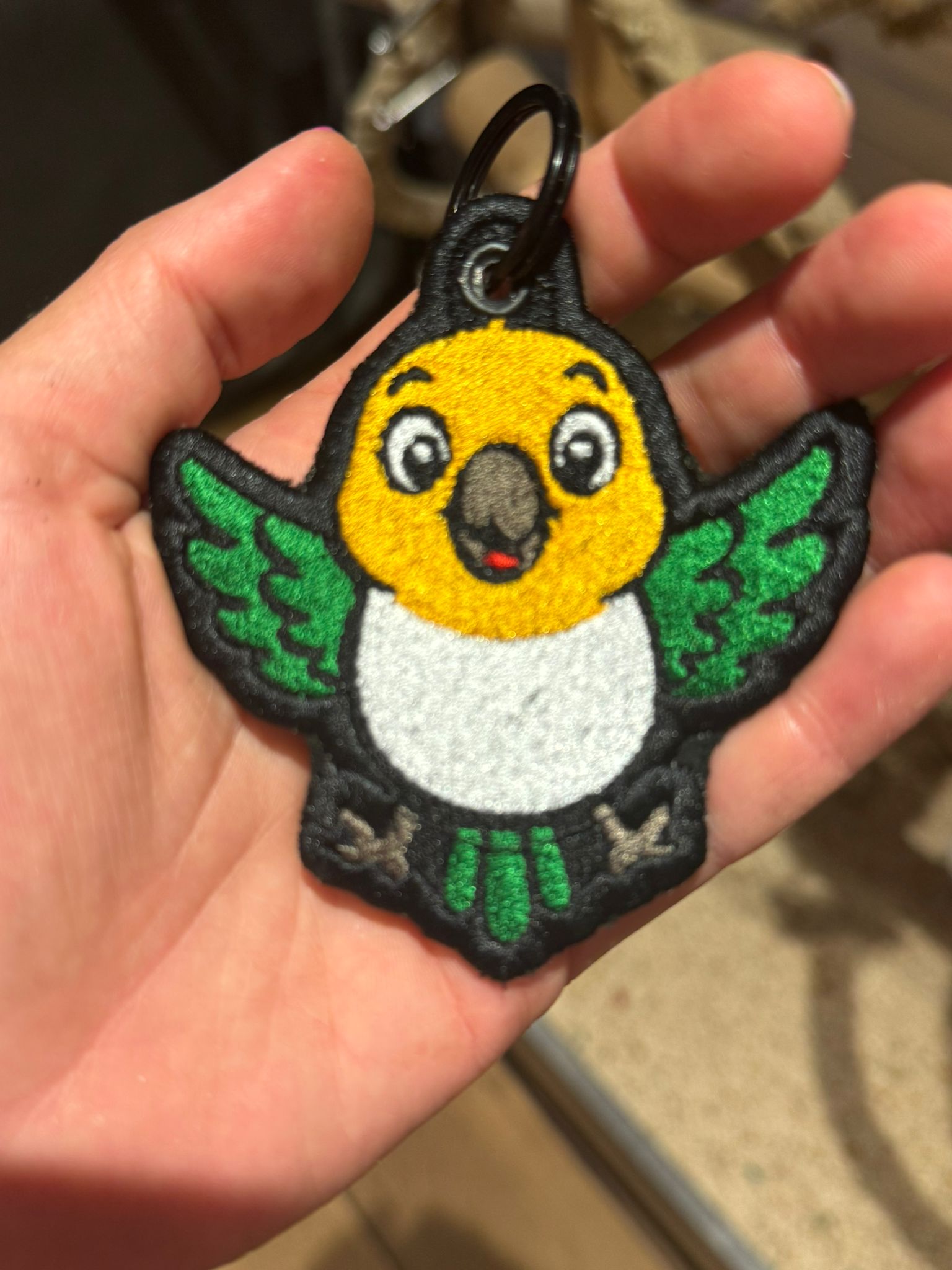 Geborduurde Caique Papegaaien Sleutelhanger - Image 3